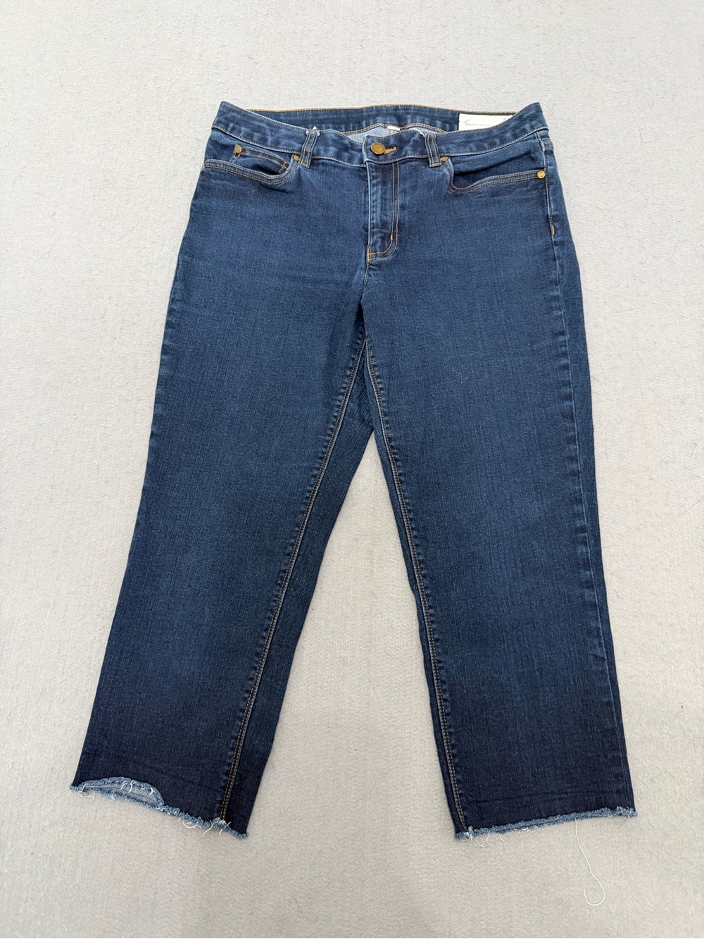 Women’s Two by Vince Camuto Size 29/8 Dark Wash Cropped Raw Hem Jeans